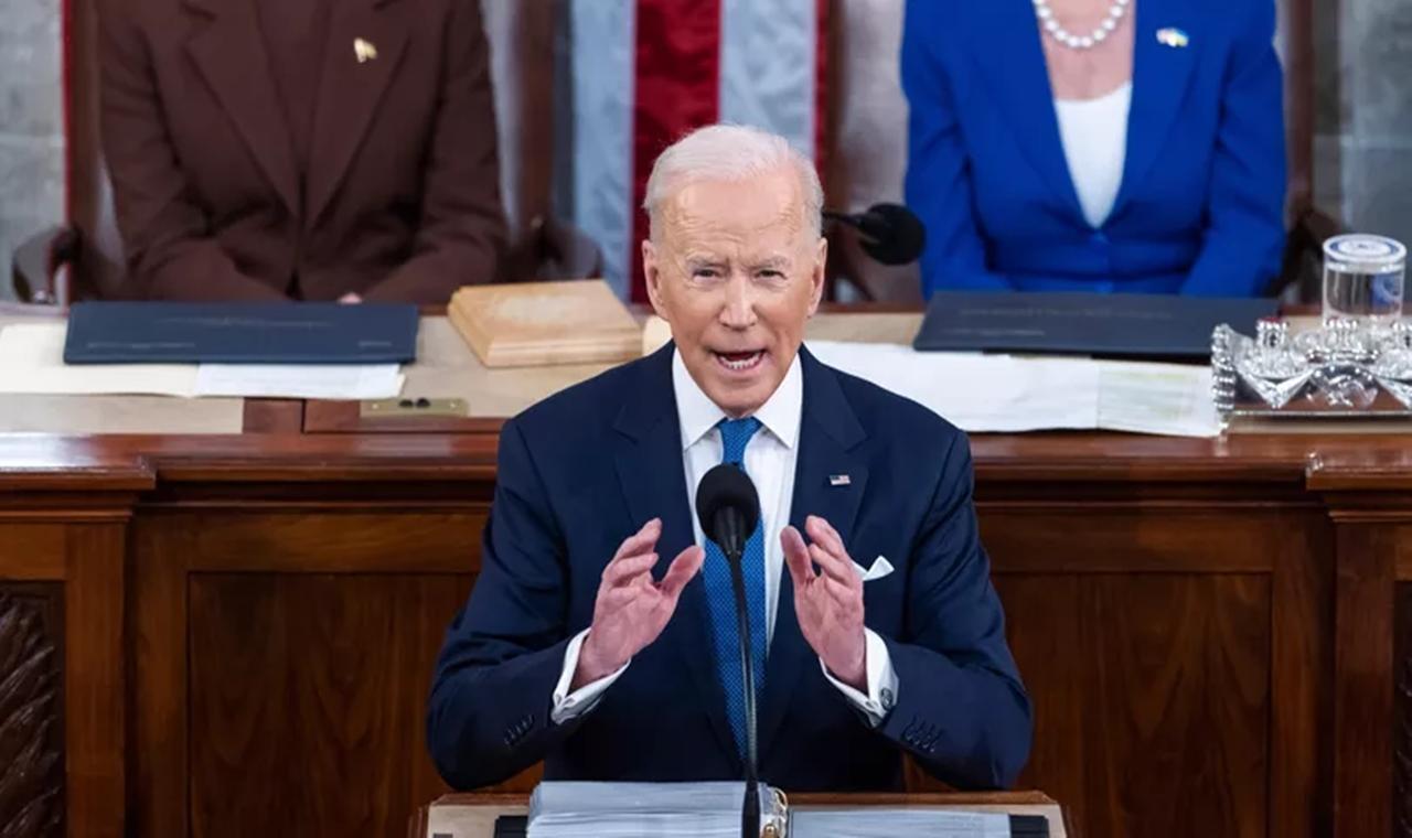 Biden chama Putin de ditador e afirma: 'Isolado como jamais esteve'