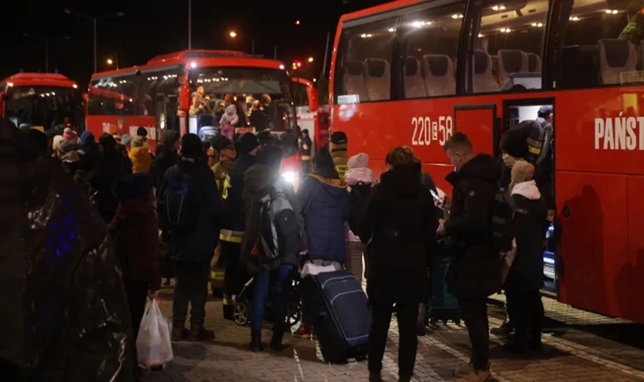 Rotas de fuga de civis são abertas na Ucrânia com cessar-fogo temporário