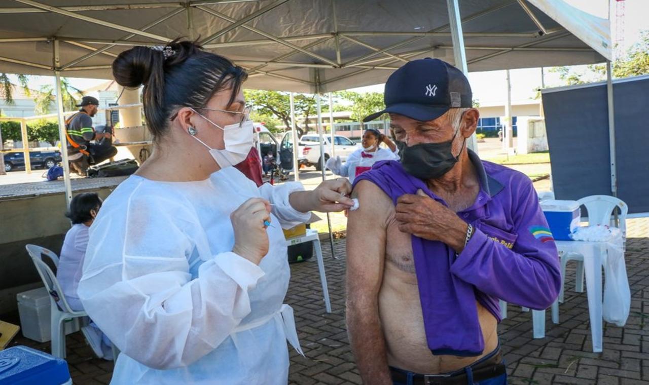 Três Lagoas inicia a aplicação da 4ª dose contra Covid-19 para pessoas com mais de 50 anos