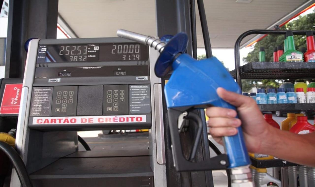 Efeito da queda do ICMS na gasolina e etanol deve chegar aos consumidores a partir desta semana