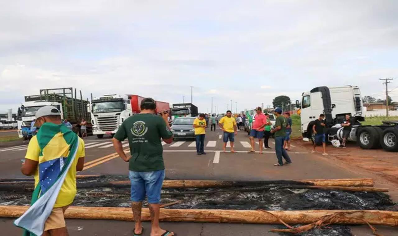 Mato Grosso do Sul tem 8 trechos de rodovias bloqueados após resultado das eleições