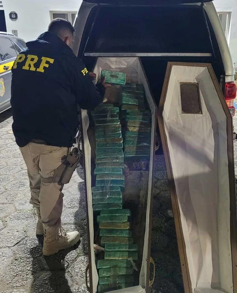PRF apreende 50 kg de crack em caixão funerário na Fernão Dias