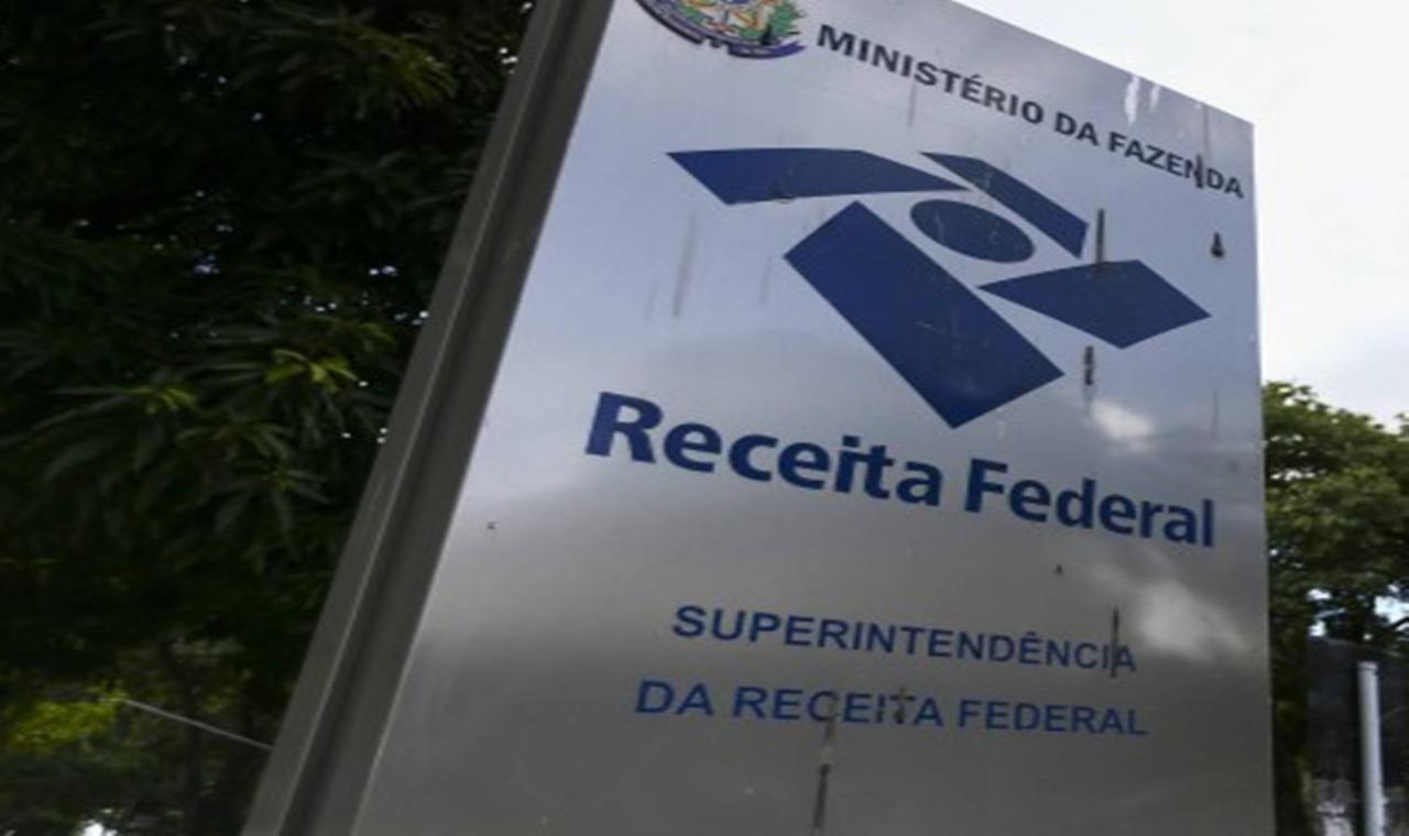 Receita Federal lança edital de concurso com 699 vagas. Salários iniciais chegam a R$ 21.029,09
