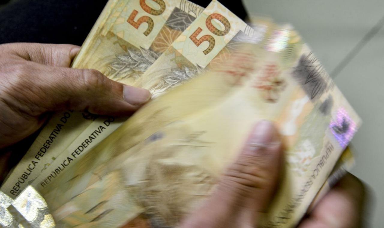 Salário mínimo de R$ 1.320 já começou a valer