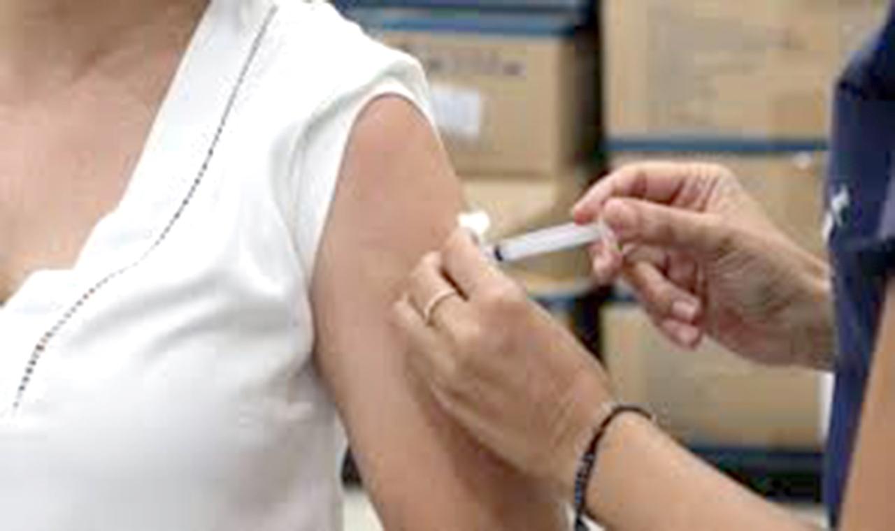 Pessoas com mais de 70 anos começam a receber vacina bivalente contra Covid-19 na quarta (15), em Três Lagoas