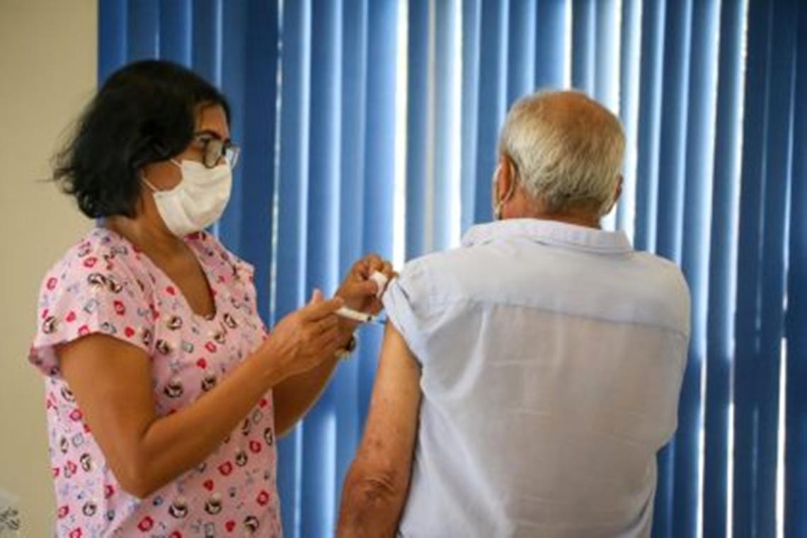 Vacina bivalente é liberada para todos os grupos prioritários em Três Lagoas