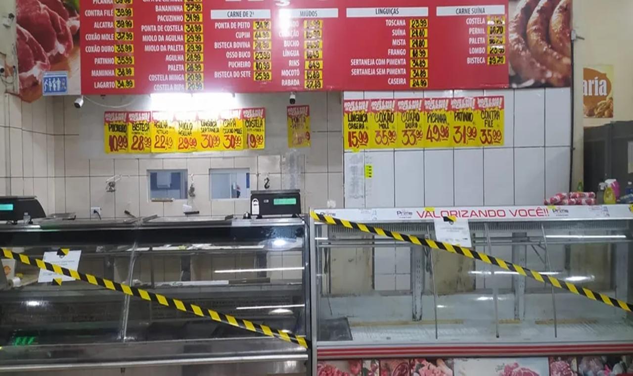 Dono de mercado é preso por vender mais de 600 kg de carne podre