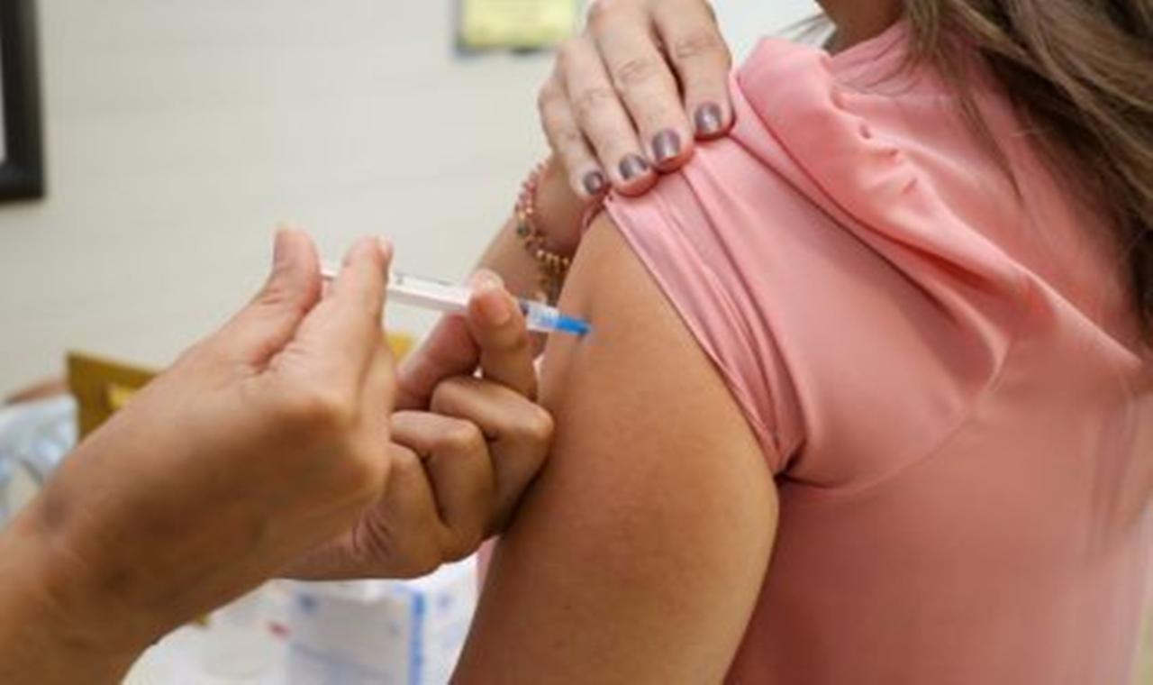 Vacina bivalente já está liberada para pessoas acima de 18 anos em Três Lagoas