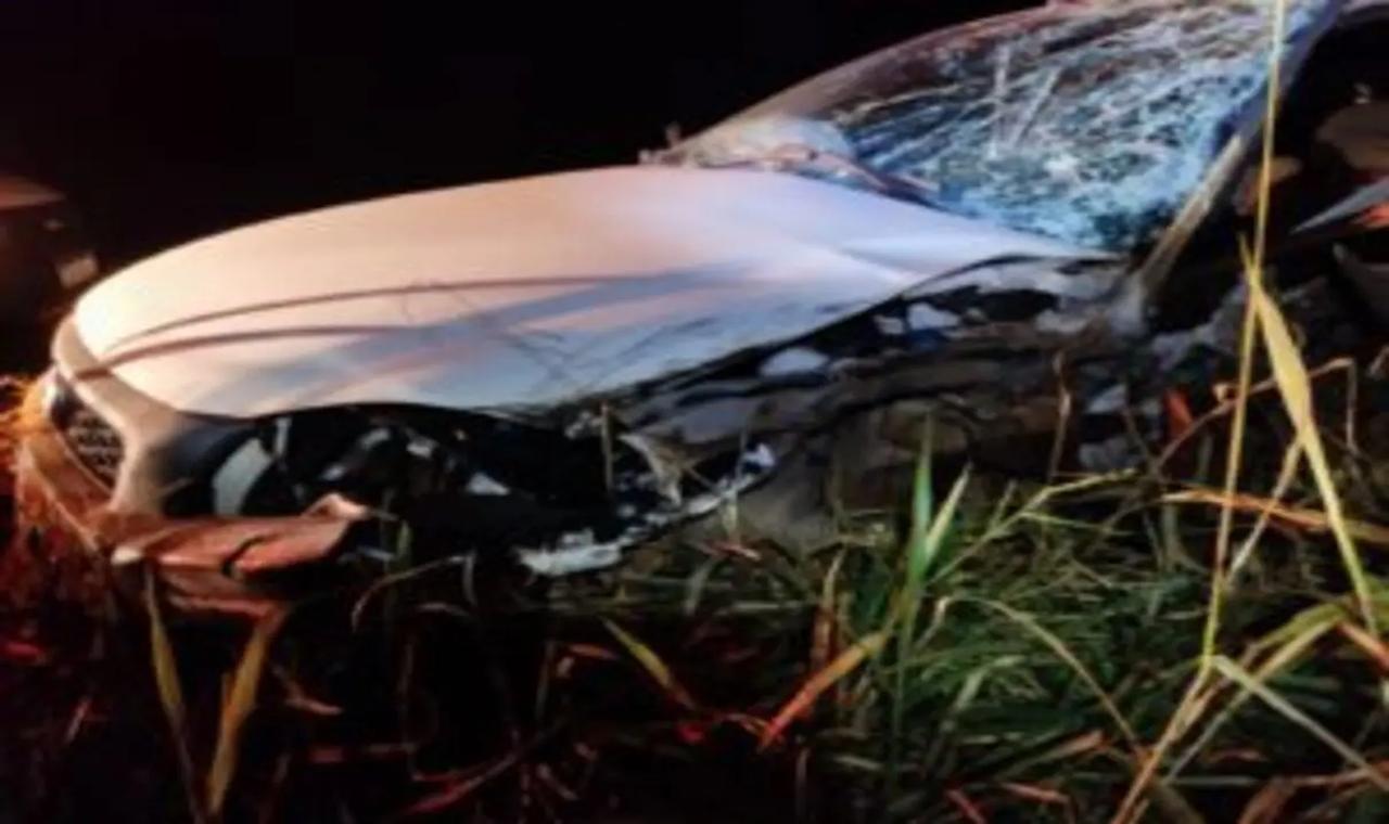 Casal ocupante de Fiat Strada se envolve em acidente com carreta na BR-262