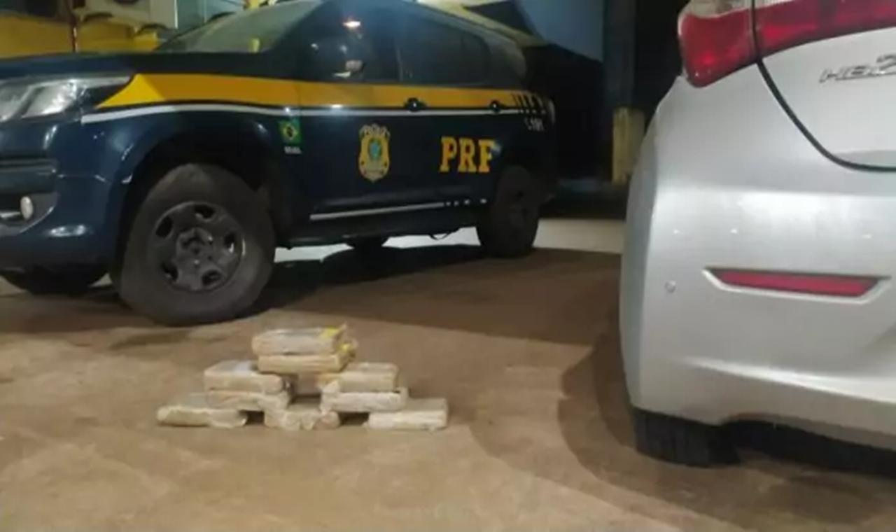 Motorista tenta fugir da PRF, mas é preso com 9,6kg de cocaína