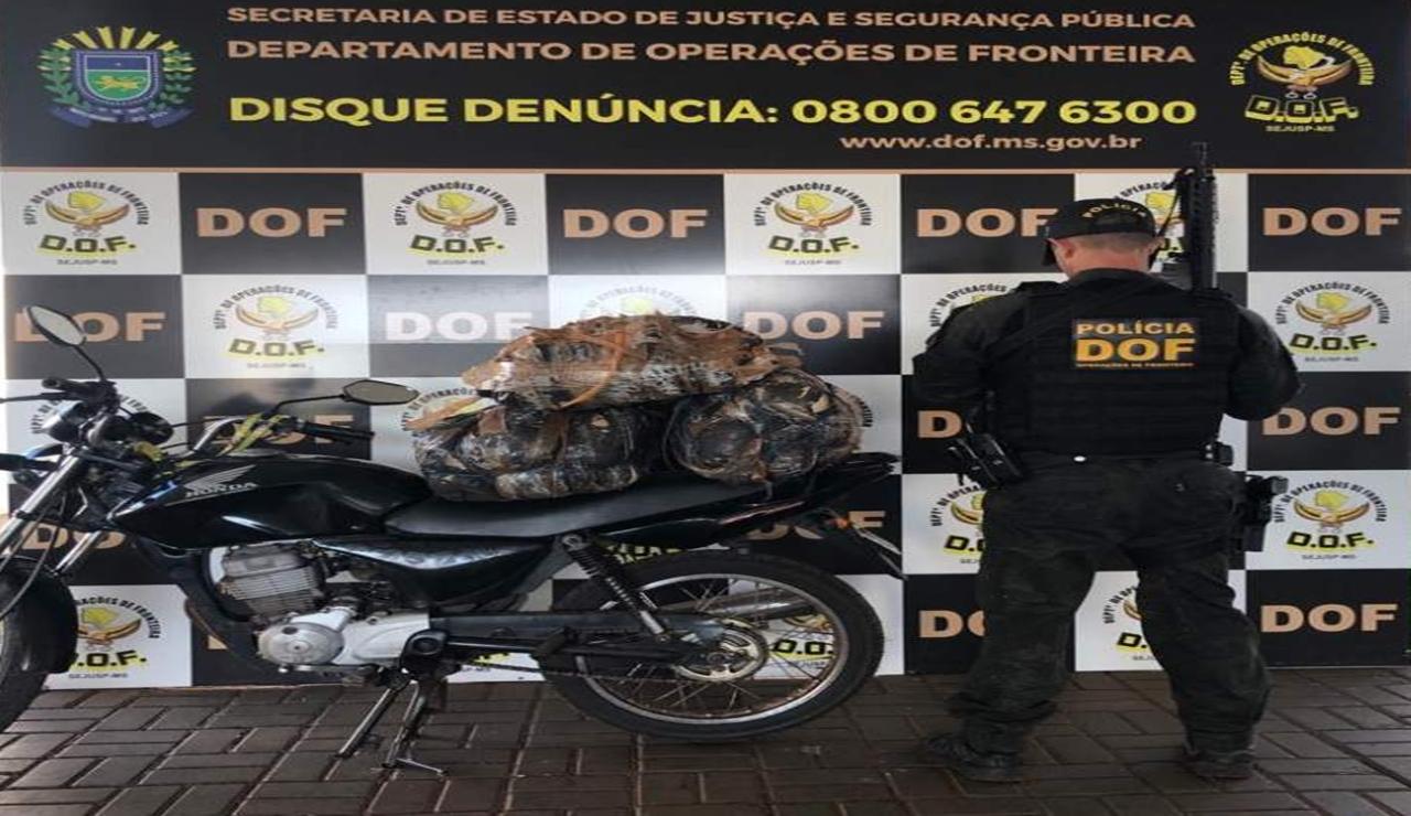 Operação prende jovens com mais de 20Kg de droga em moto