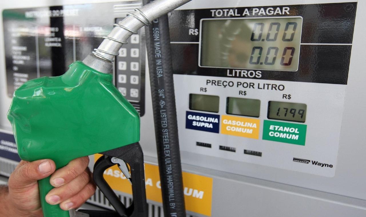 Petrobras reduz em R$ 0,44 valor do diesel e em R$ 0,40 o da gasolina