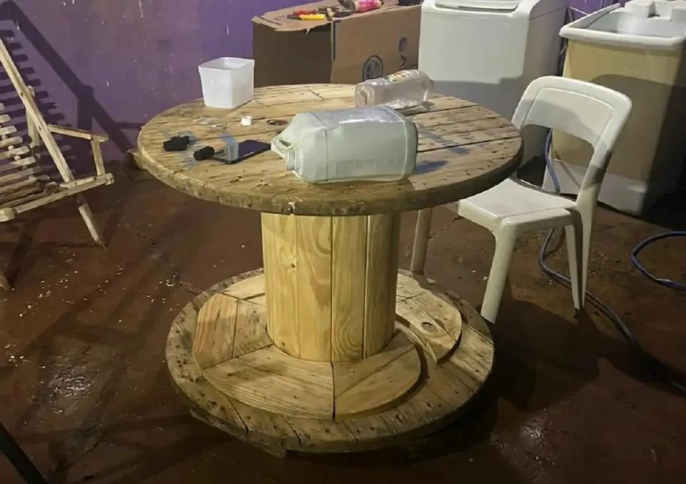 Jovens ficam com o corpo coberto por chamas após acenderem carvão de narguilé utilizando álcool em MS