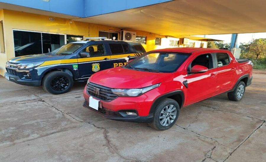 Dois são presos pela PRF com carro furtado em Minas Gerais durante ação na BR 262