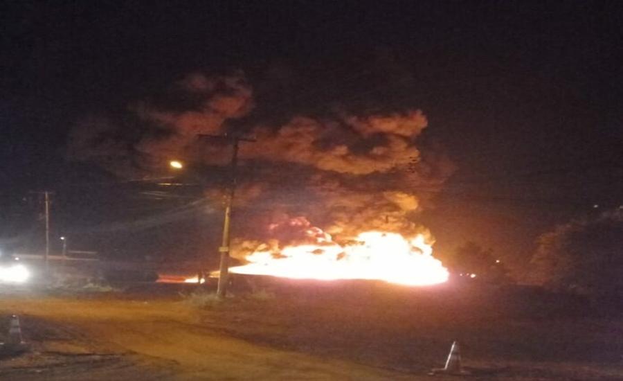 Incêndio criminoso em tubulação de esgoto: Fogo atinge área de captação de águas pluviais em Três Lagoas