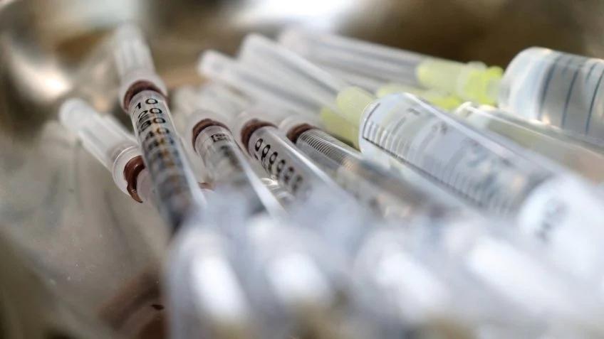 Mpox: OMS aprova primeira vacina para uso emergencial em crianças