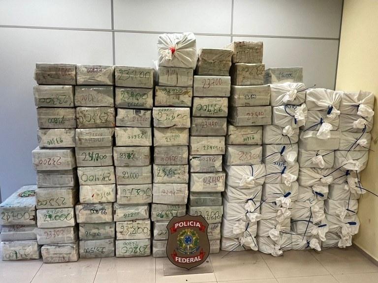 PF apreende caminhão com cerca de 2 toneladas de maconha em Mato Grosso do Sul após denúncia anônima