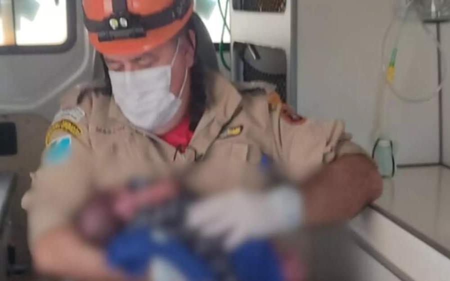 Adolescente abandona bebê em terreno baldio