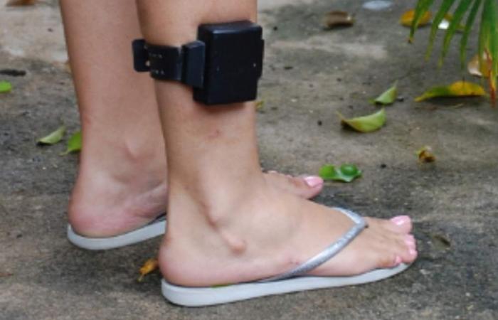 Mulher que abortou e deixou feto em sacola será monitorada por tornozeleira