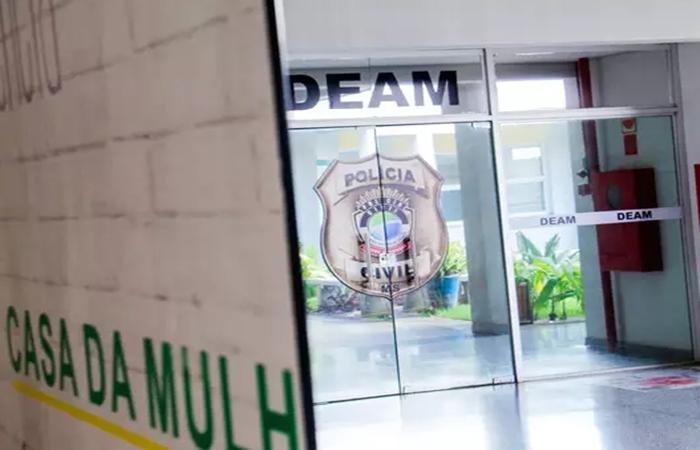Homem corta parte íntima de mulher a facadas após pedido de separação
