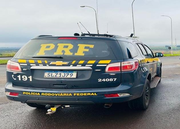 PRF apreende 818 Kg de maconha e recupera veículo em Ivinhema (MS)