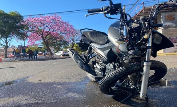 Acidente envolvendo moto e carro causa morte de jovem no centro de Três Lagoas