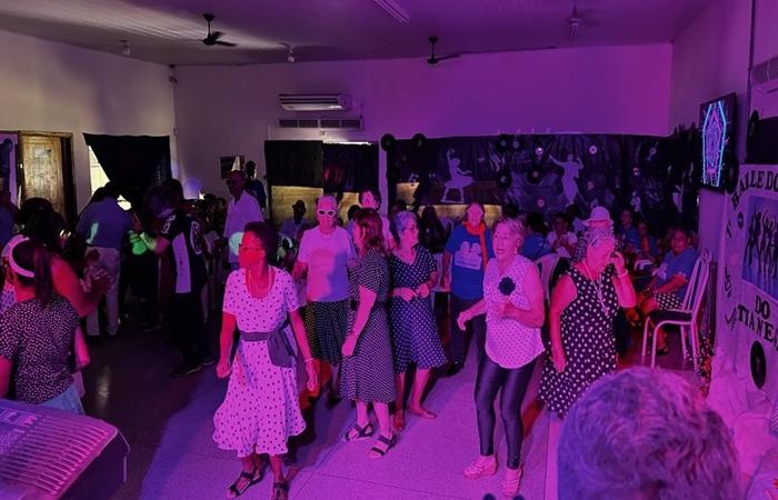 Festa dos Anos 70 anima participantes do Serviço de Convivência e Fortalecimento de Vínculos “Tia Nega”
