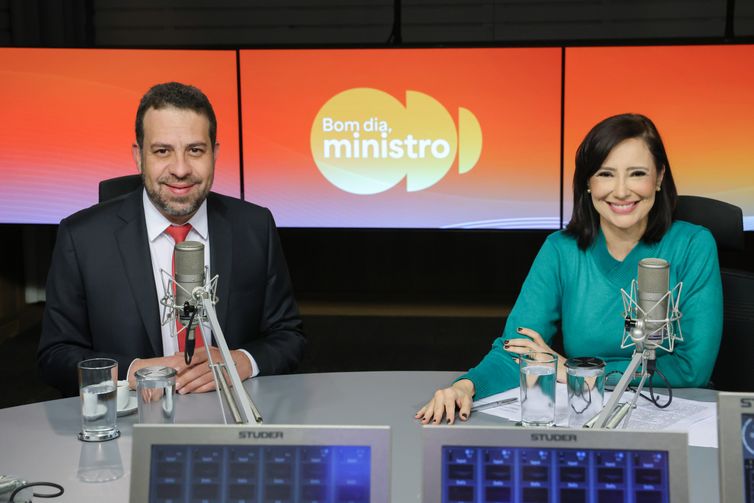 Fim da escala 6x1 terá transição para micro e pequenas empresas