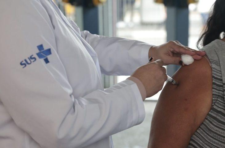 Mato Grosso do Sul prepara serviços para oferta da vacina contra bronquiolite a gestantes pelo SUS