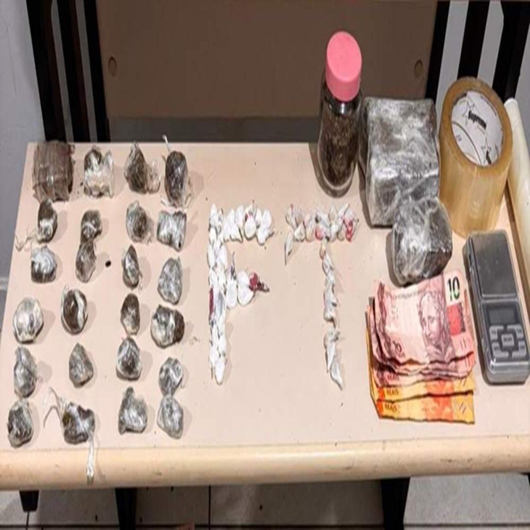Polícia estoura QG do tráfico e apreende arsenal de drogas em apartamento