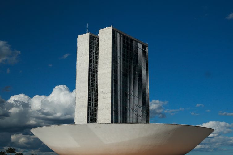Câmara cancela passaporte diplomático de Eduardo Bolsonaro e Ramagem