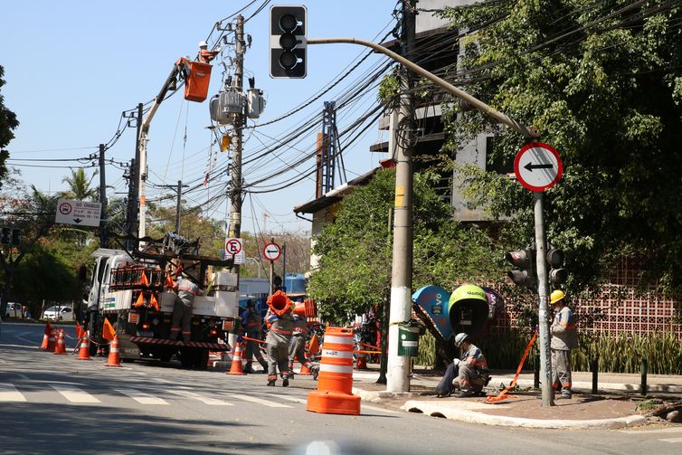 Justiça manda Enel restabelecer energia elétrica em SP em 12 horas