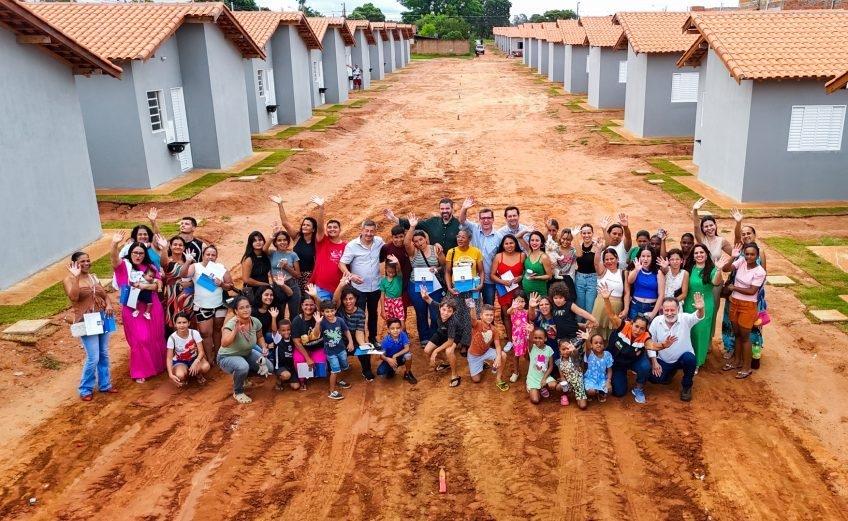 Prefeito Dr. Cassiano Maia realiza entregou de 20 unidades habitacionais no Jardim Violetas lll