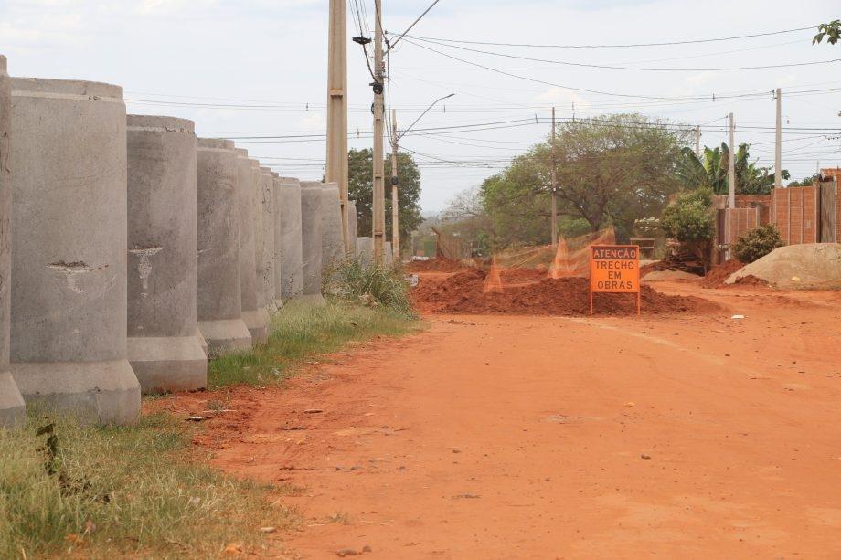 Prefeitura inicia obra de pavimentação e drenagem no Jardim das Primaveras