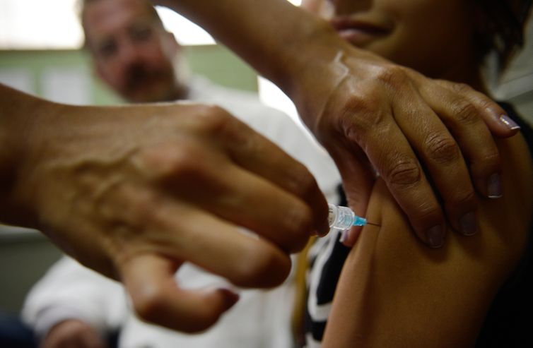 Vacinação reduz internações por doenças causadas pelo HPV, diz estudo