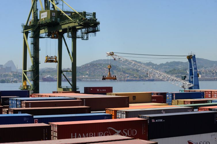 Governo projeta superávit comercial de até US$ 90 bilhões em 2026