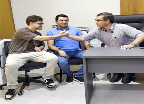Prefeito Dr. Cassiano Maia recebe representantes do curso de Medicina da UFMS após nota máxima no Enade