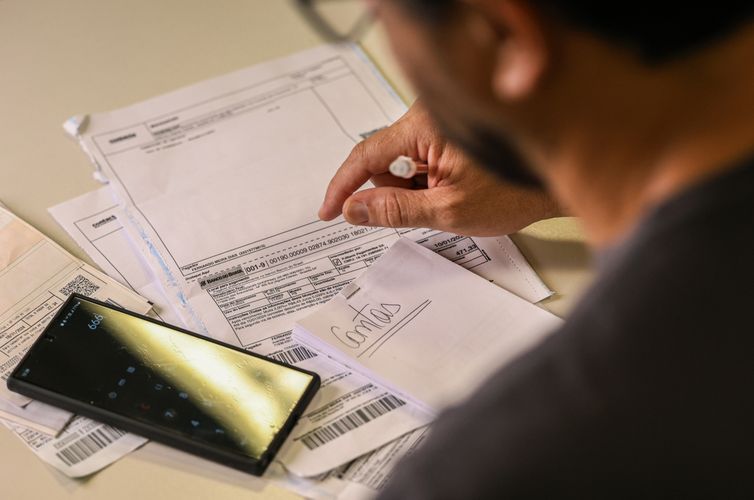 Salário mínimo de R$ 1.621 começou a valer nesta quinta-feira