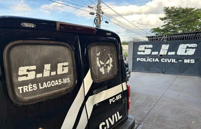 Durante passeios de carro, homem de 56 anos despia criança e a fotografava nua em Três Lagoas