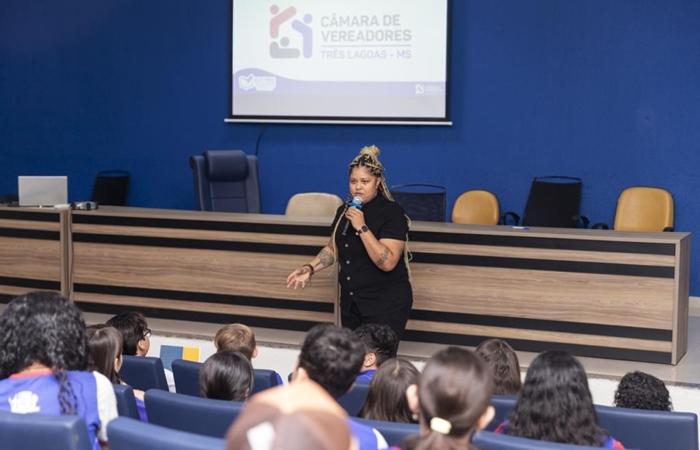 Procuradoria recebe estudantes para palestra de combate à violência contra as mulheres
