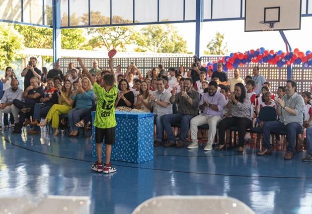 Vereadores prestigiam entrega de obras em escola de tempo integral