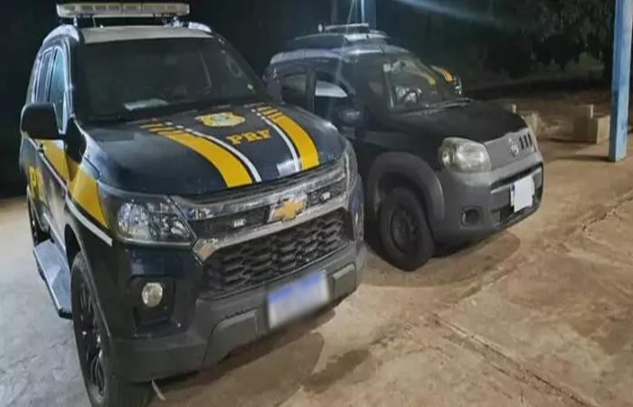 PRF recupera veículo furtado com placa falsa na BR 262