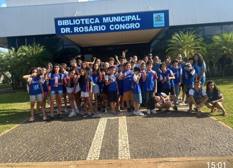 Biblioteca de Três Lagoas promove exposição de crochê e programação especial voltada aos estudantes