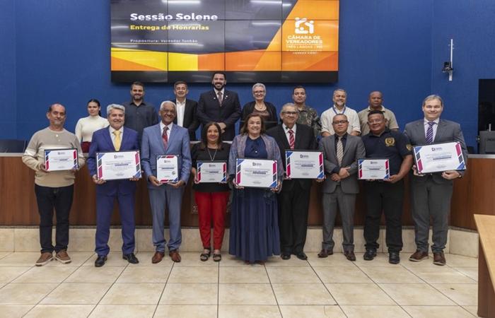Câmara entrega títulos, moções e diploma de Autoridade Eclesiástica