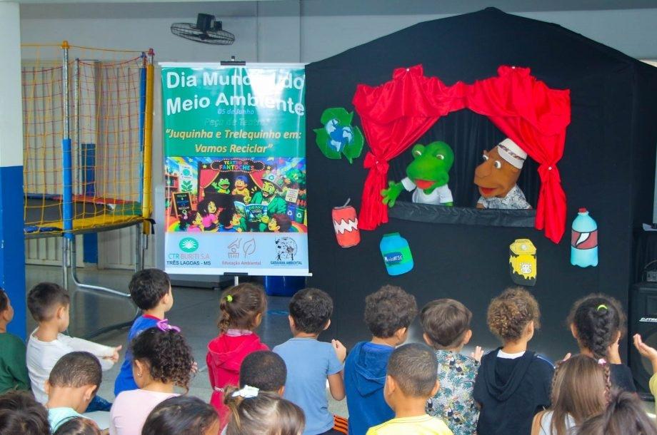 CEI Maronita recebe apresentação teatral sobre reciclagem e conscientização ambiental no bairro Jupiá