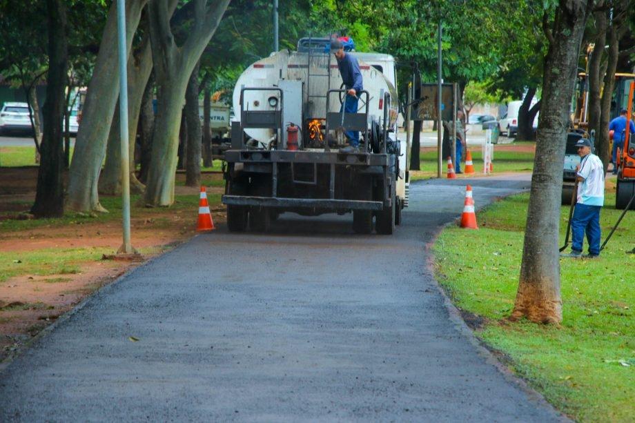 Prefeitura inicia recapeamento completo da pista de caminhada da Lagoa Maior após recuperação de pontos críticos
