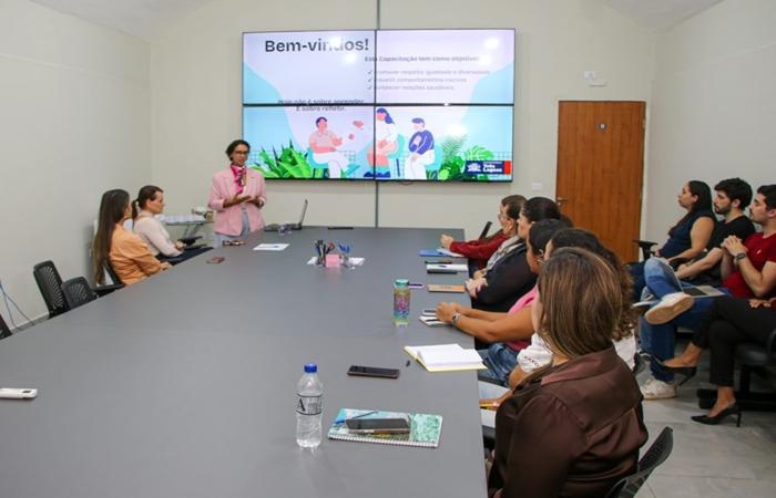 SEGOV recebe capacitação sobre prevenção da violência e assédio no ambiente de trabalho promovida pela SEGP