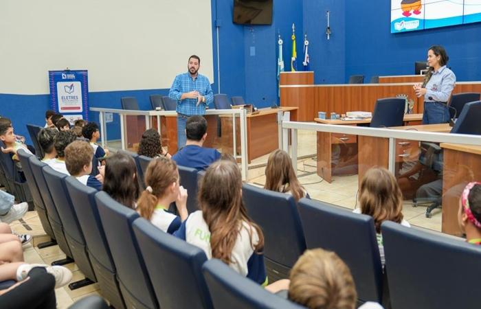 Três turmas da Funlec participam do programa Visita Guiada