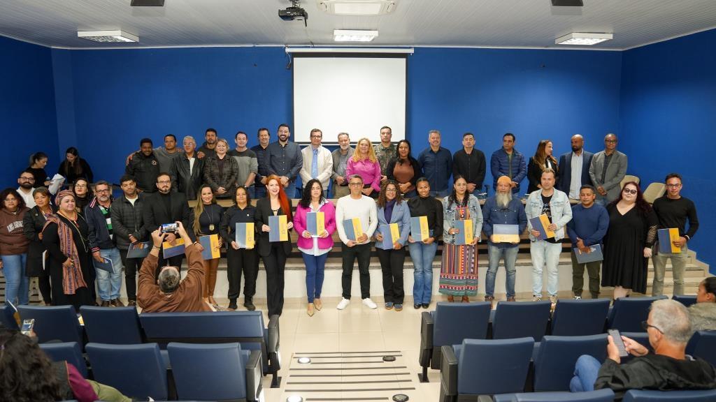 Vereadores e prefeito prestigiam posse de novos conselheiros municipais