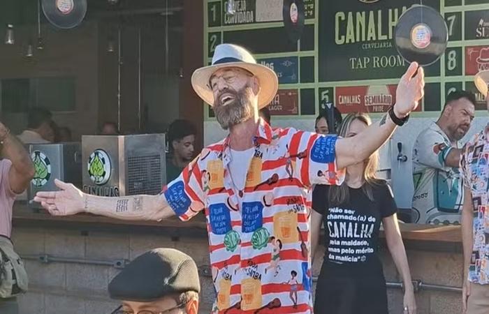 'Hoje é meu velório': homem com câncer terminal celebra despedida com chope, roda de samba e risadas